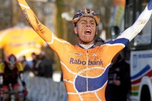 Boy van Poppel maakt familiefeest compleet Wieler Revue