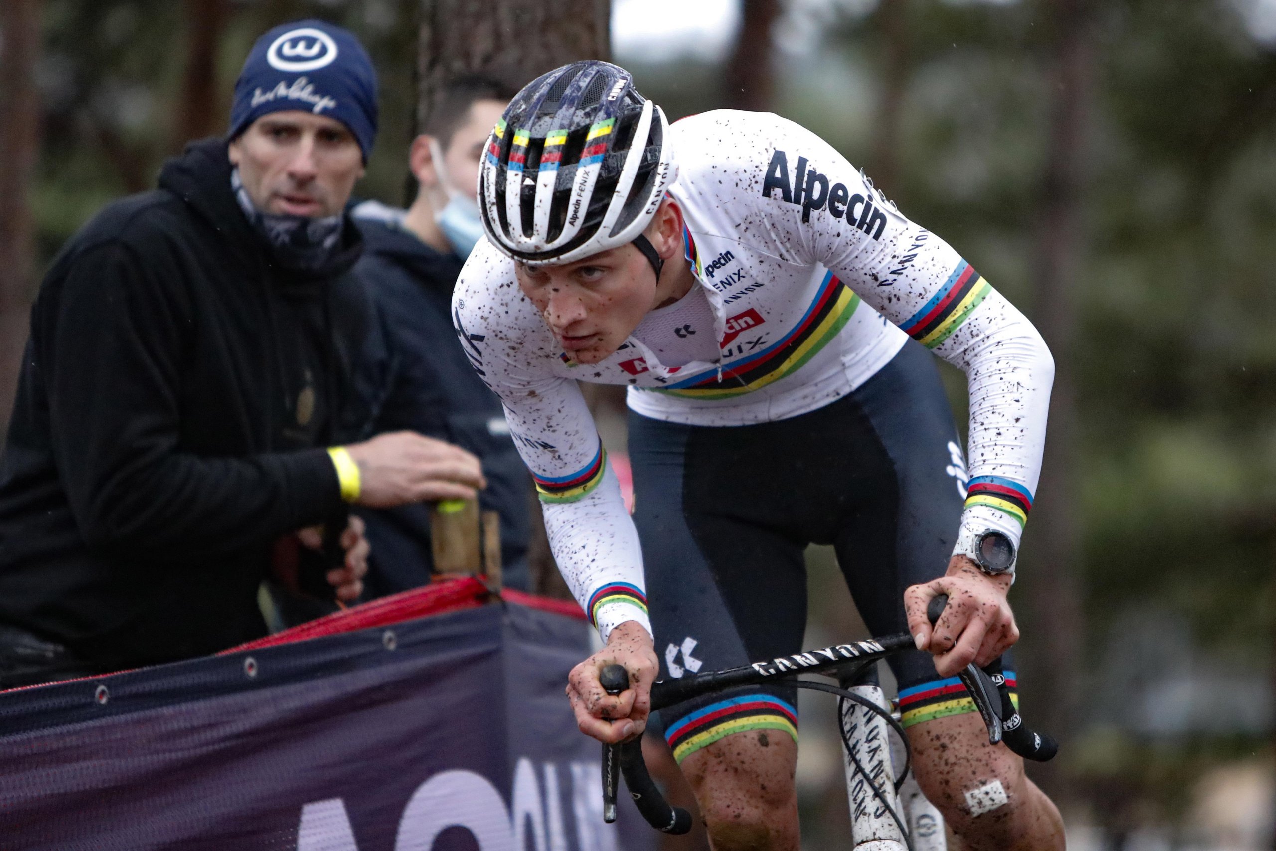 Goed nieuws! Mathieu van der Poel zit weer op de fiets!