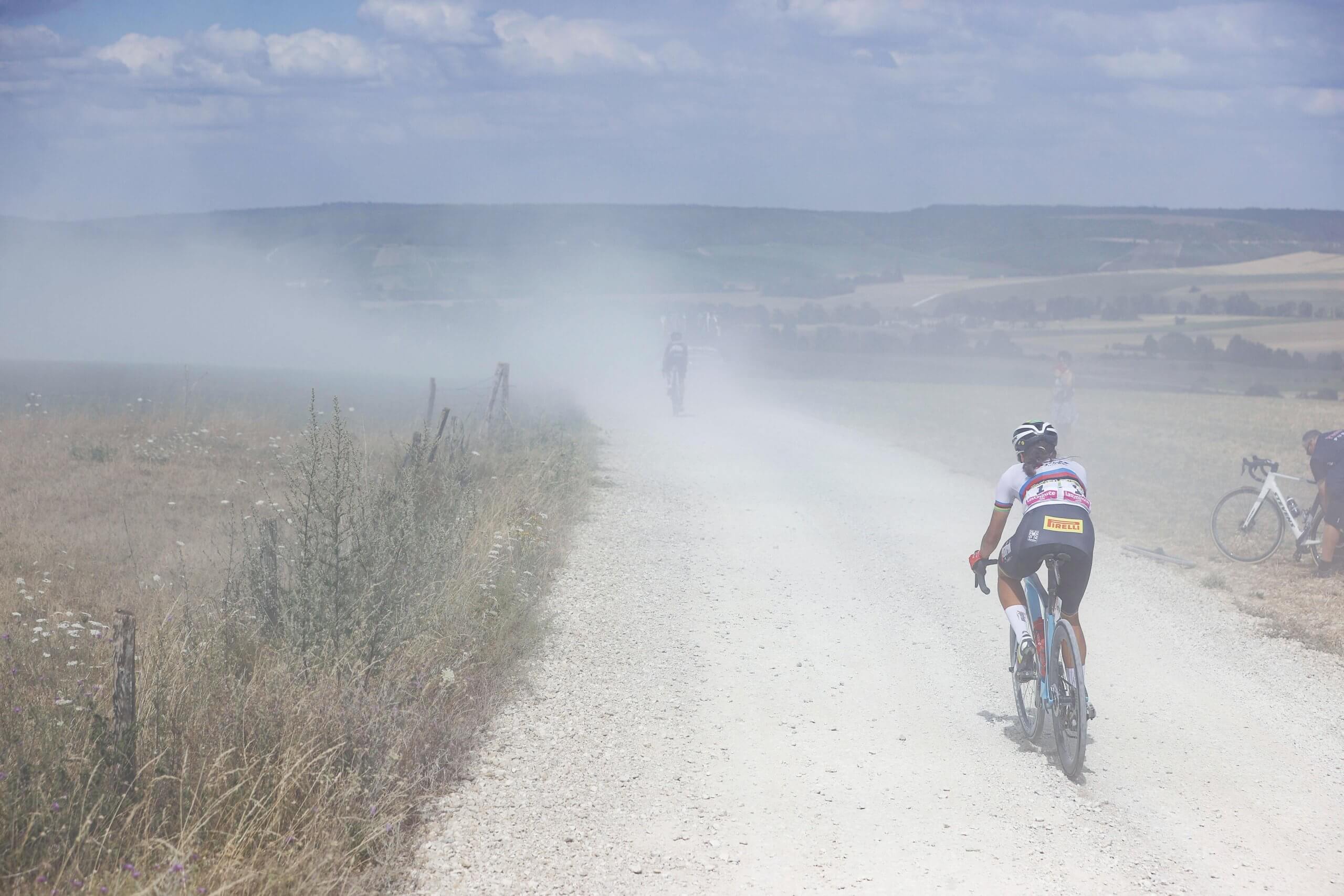 Na vrouwen als 'proefkonijn' grote graveletappe in Tour de France 2024 volgens Franse media
