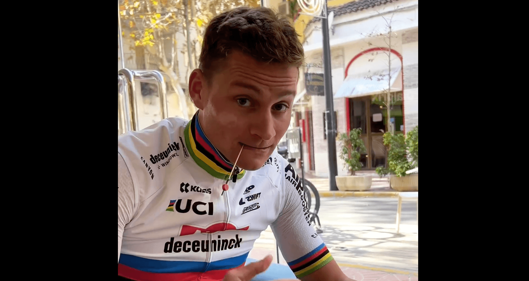 🎥 Mathieu van der Poel stoomt zich aan Spaanse kust klaar voor